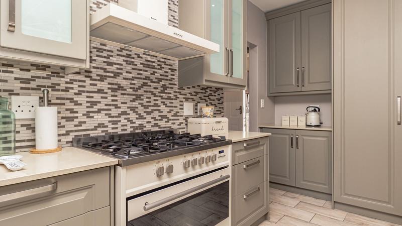 6 Bedroom Property for Sale in Outeniqua Strand Western Cape